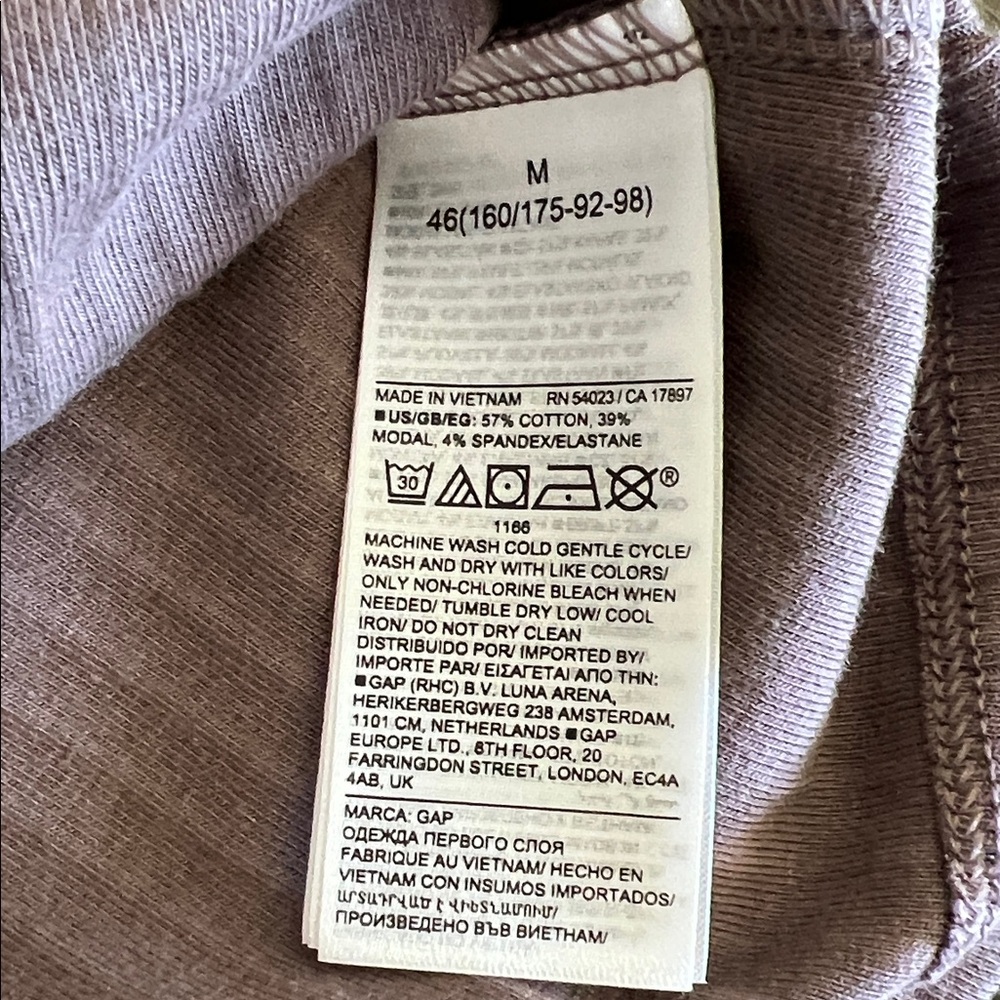 GAP Mauve Ribbed Button-Front V-Neck Top - Picture 3 of 4